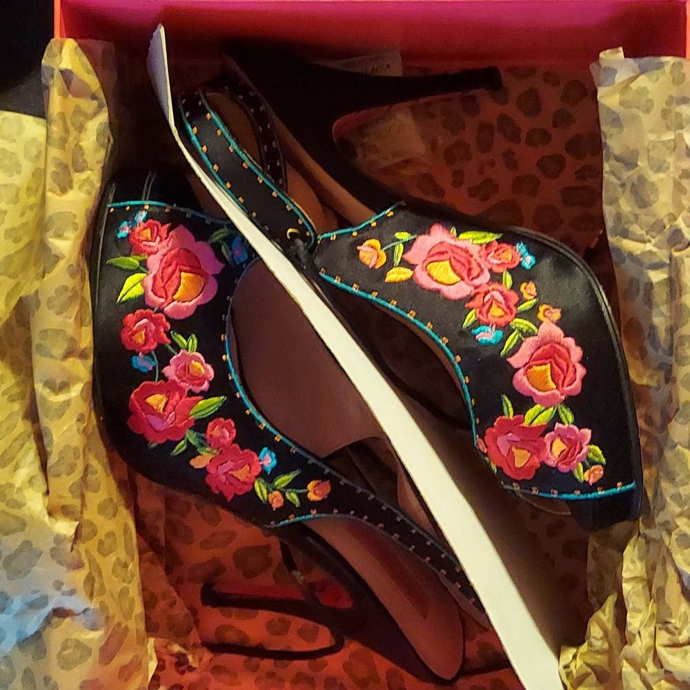 Betsey Johnson Jamison embroidered ankle tie heels